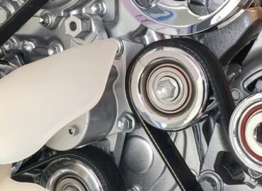 Understanding The Role Of Serpentine Belts In A Mercedes Benz engine